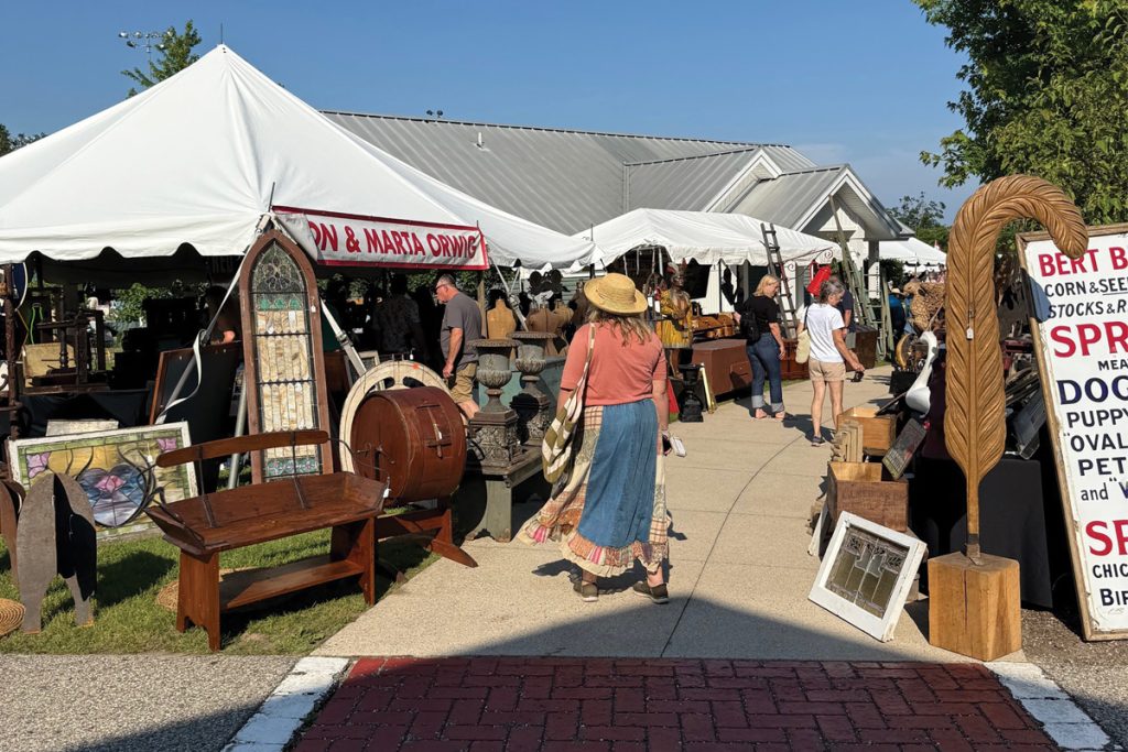 Petoskey Antique Show (PETOSKEY ANTIQUES SHOW)